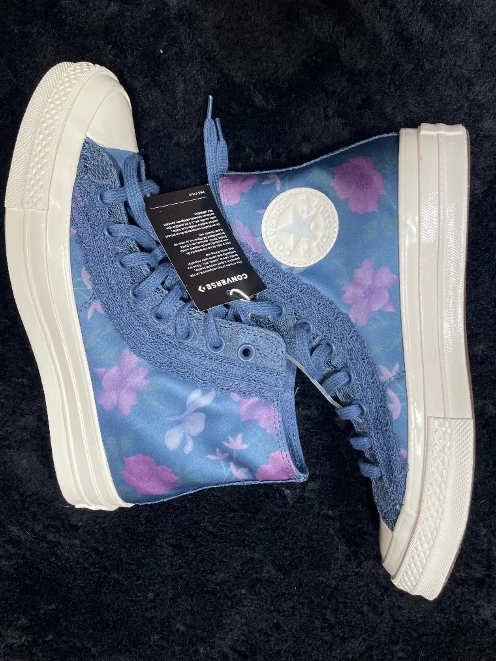 Trendy Beautiful Converse (Chuck Taylor)